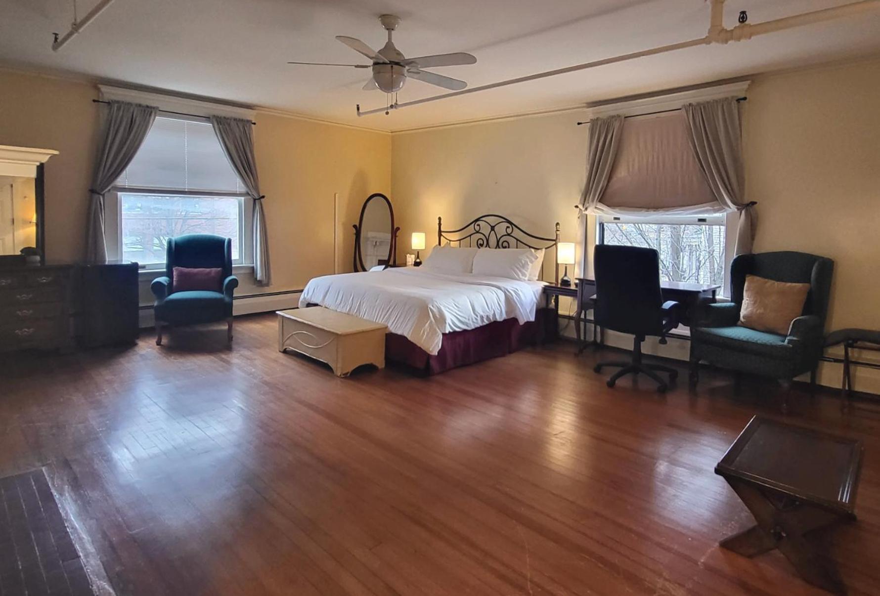 فندق The Revival House آدامز المظهر الخارجي الصورة